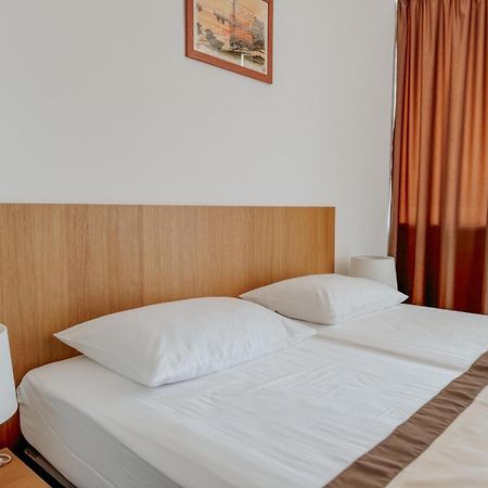Motel Ljetni Raj Baska Voda Ngoại thất bức ảnh