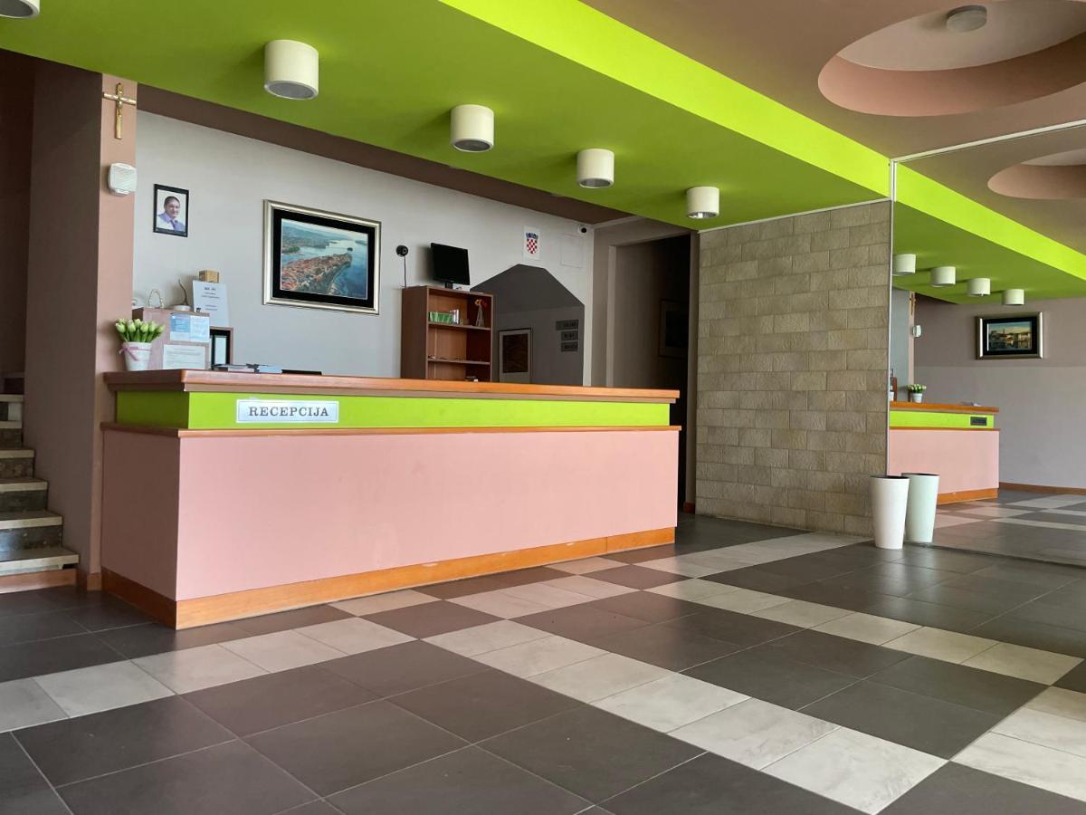 Motel Ljetni Raj Baska Voda Ngoại thất bức ảnh