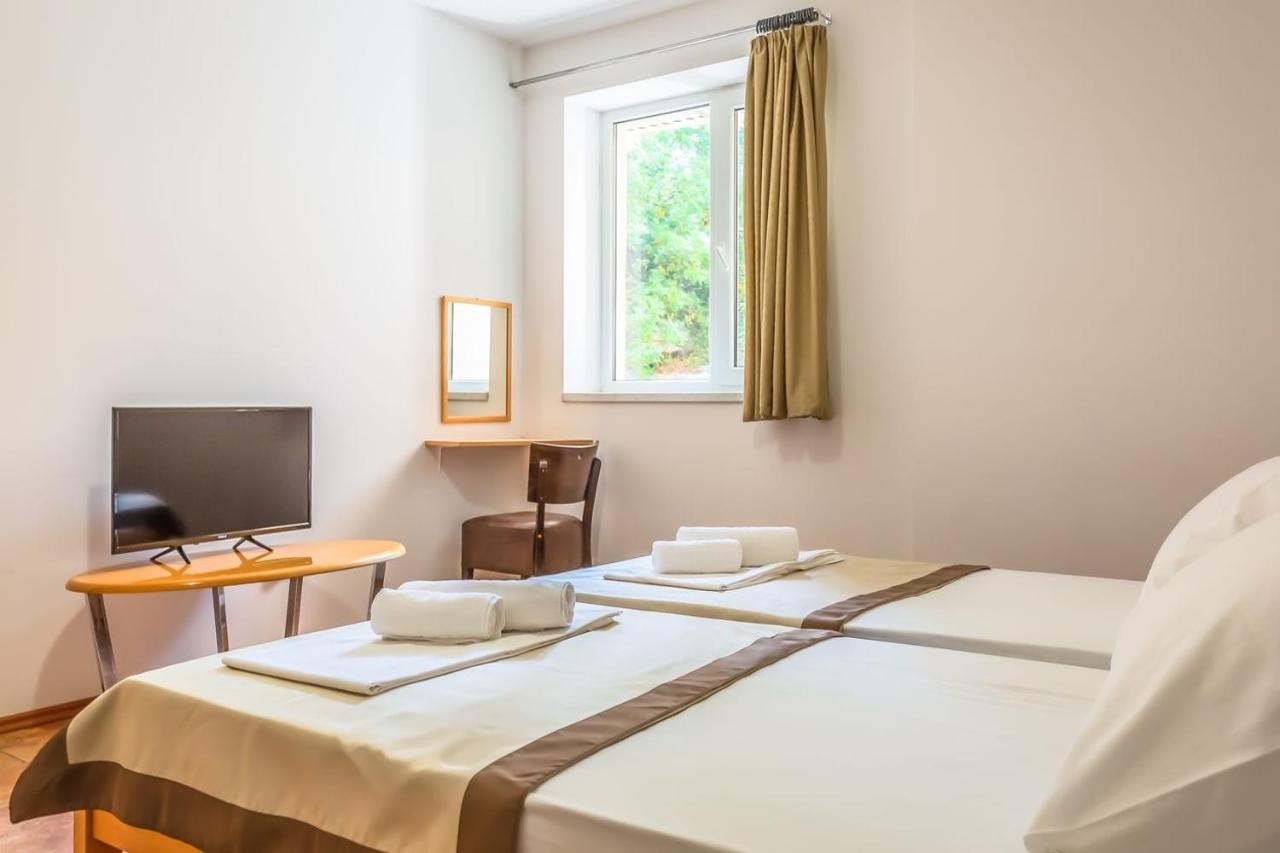 Motel Ljetni Raj Baska Voda Ngoại thất bức ảnh