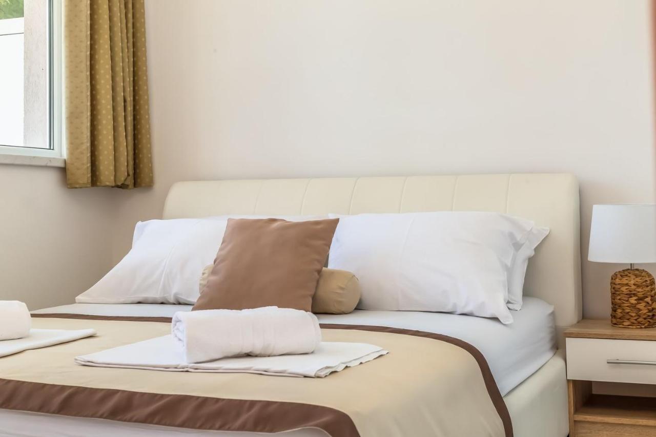 Motel Ljetni Raj Baska Voda Ngoại thất bức ảnh