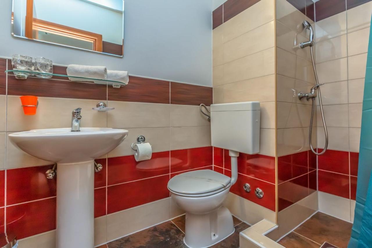 Motel Ljetni Raj Baska Voda Ngoại thất bức ảnh