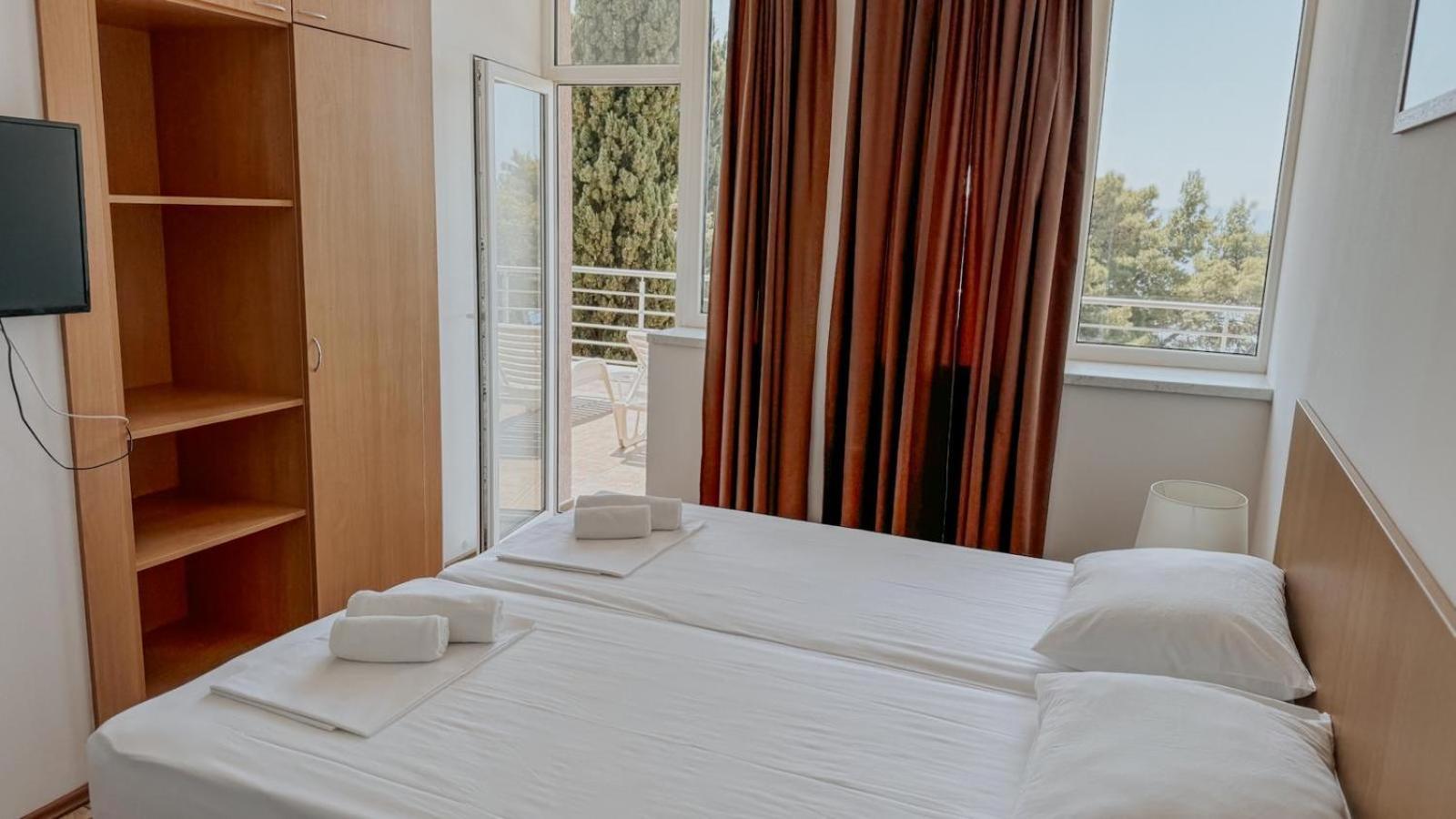 Motel Ljetni Raj Baska Voda Ngoại thất bức ảnh